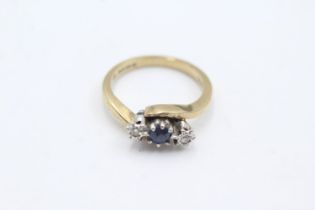 9ct gold diamond & sapphire trilogy twist ring (3g) Size J