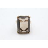 9ct gold cutwork framed smokey quartz ring (8.1g) Size M