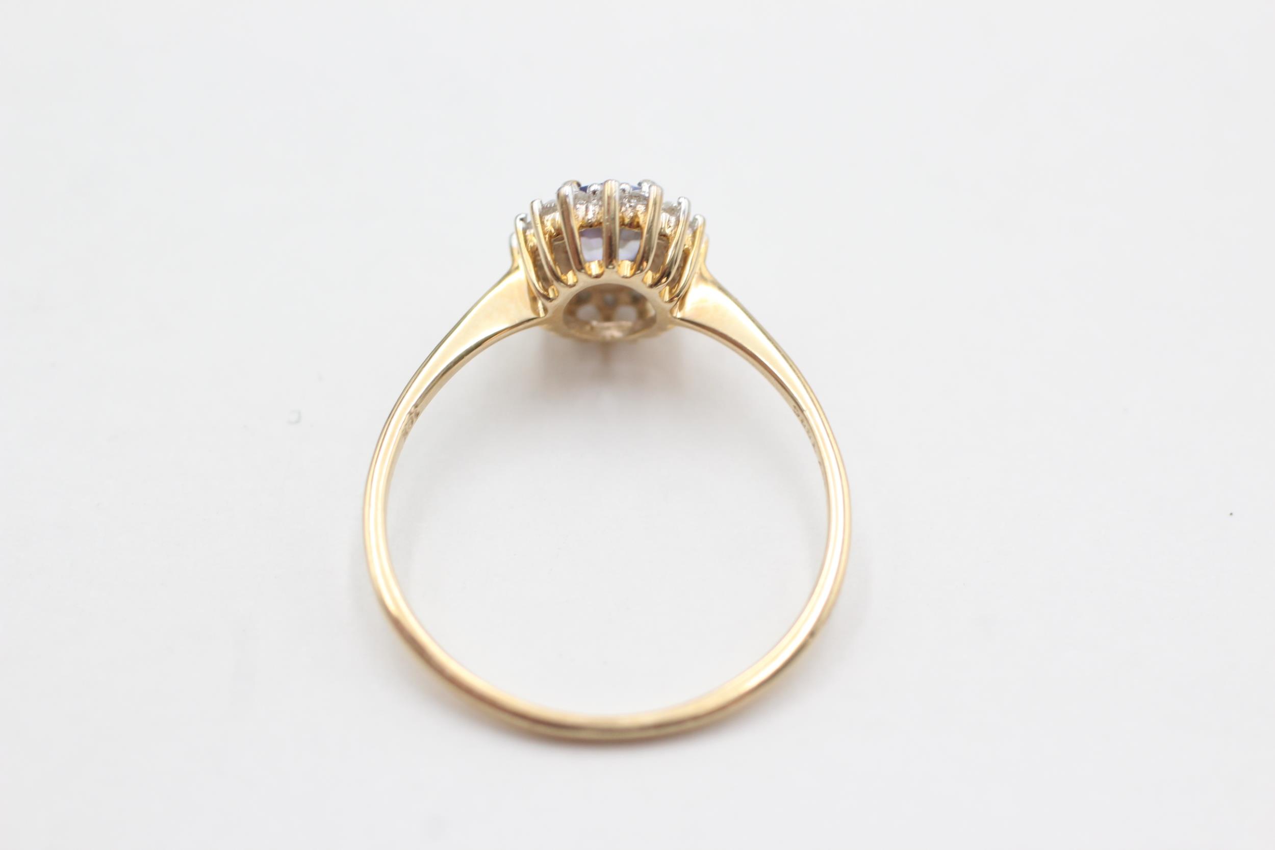 9ct gold clear gemstone & tanzanite halo ring (2.1g) Size U - Image 4 of 4