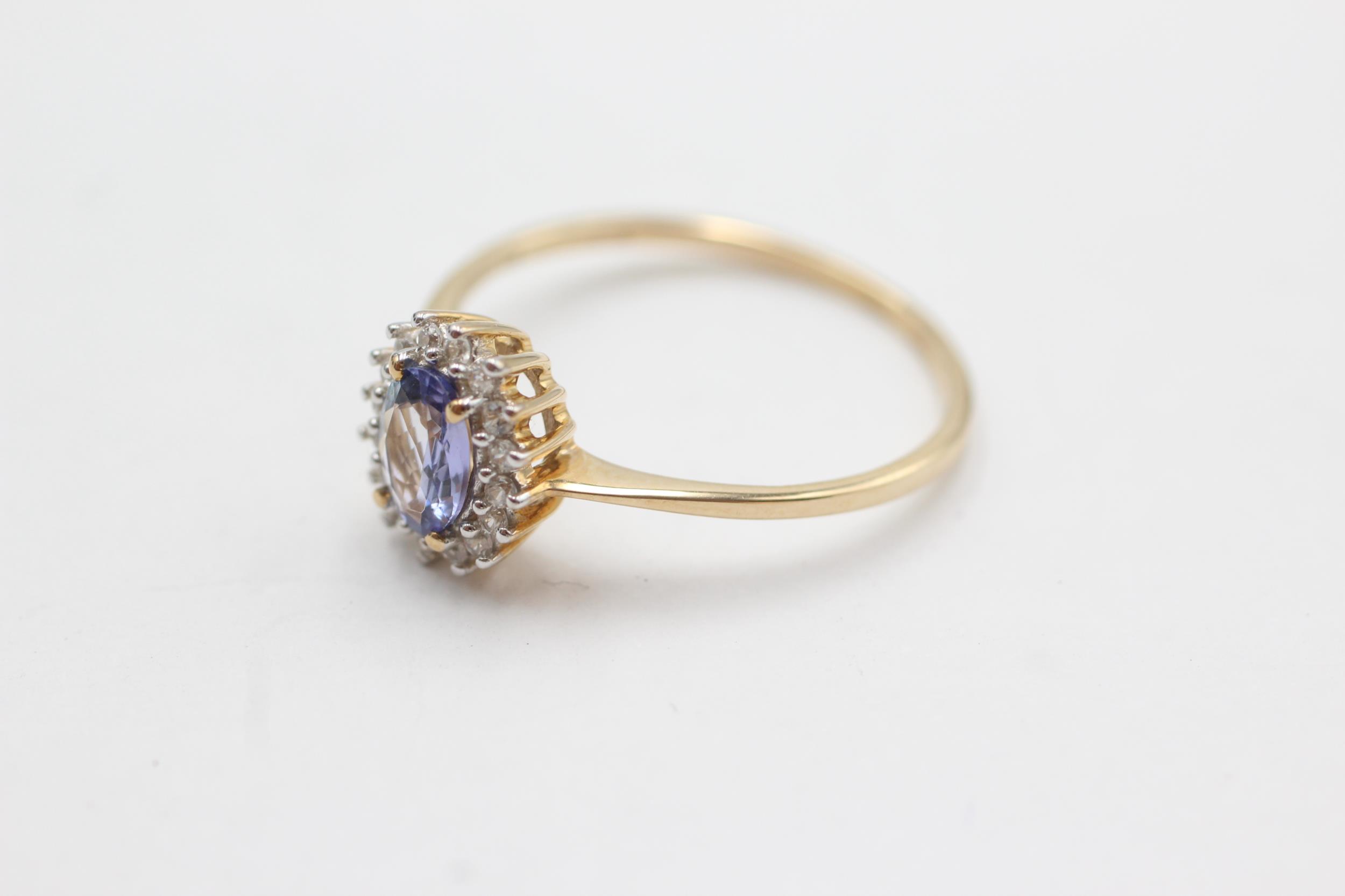 9ct gold clear gemstone & tanzanite halo ring (2.1g) Size U - Image 3 of 4
