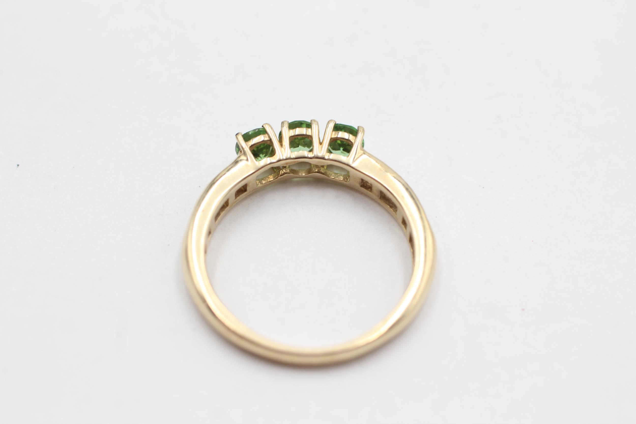 9ct gold green gemstone & clear gemstone dress ring (2.9g) Size S - Bild 4 aus 4