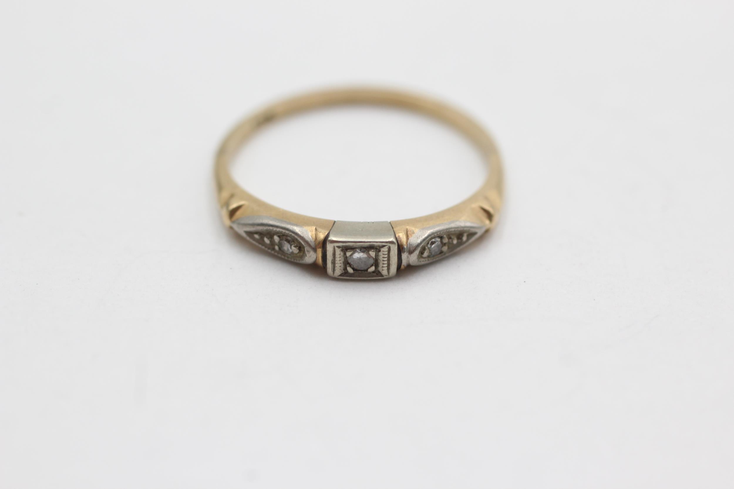 14ct gold diamond ring (1.8g) Size M