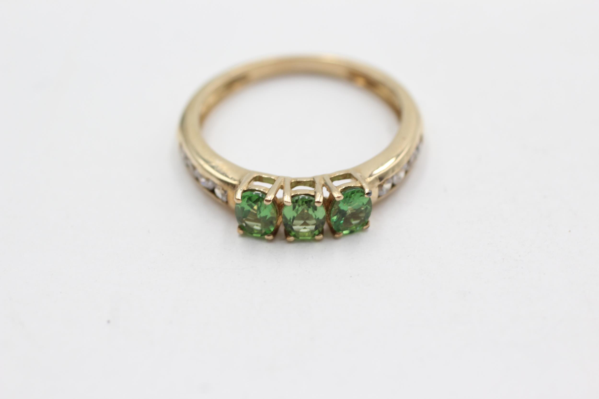 9ct gold green gemstone & clear gemstone dress ring (2.9g) Size S