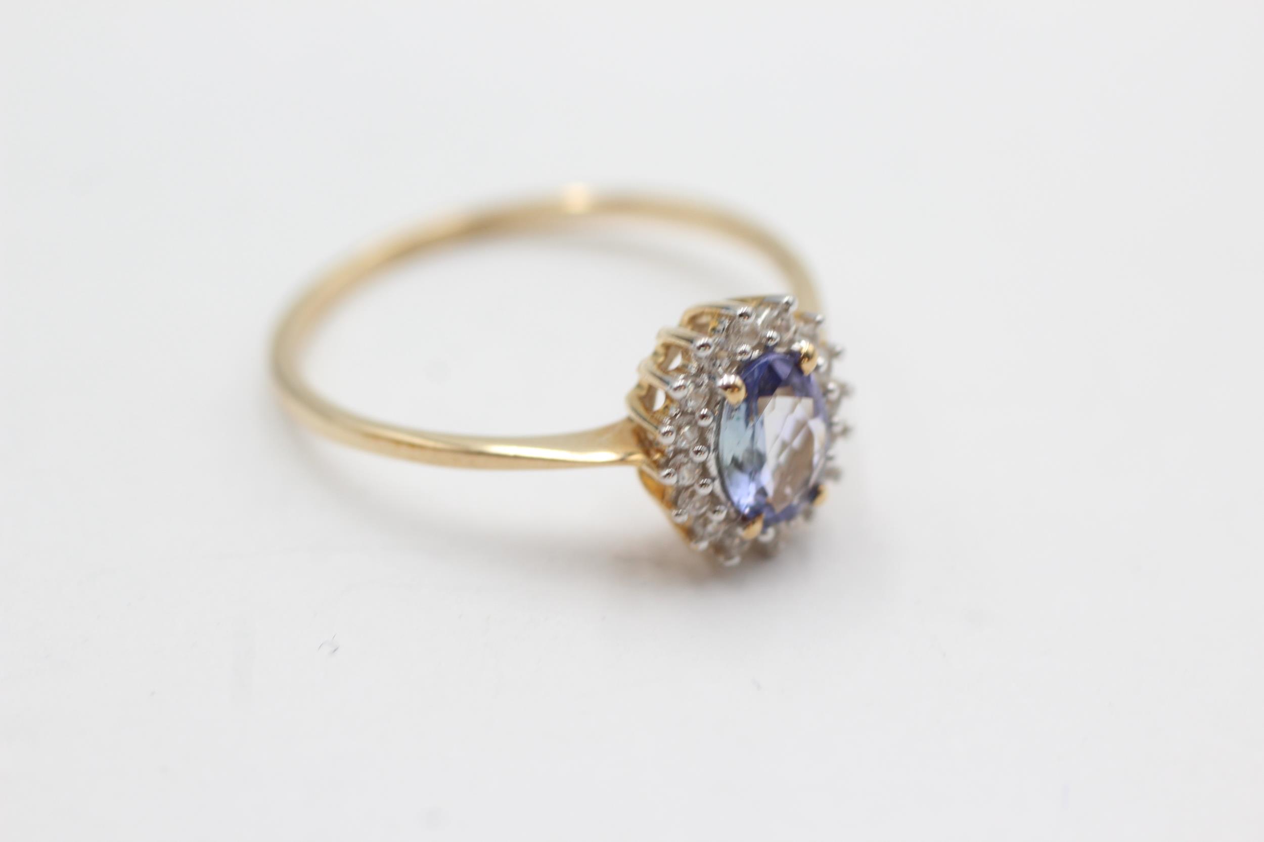 9ct gold clear gemstone & tanzanite halo ring (2.1g) Size U - Image 2 of 4