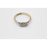 9ct gold diamond three stone ring (1.7g) Size N