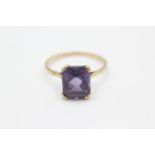 14ct gold synthetic colour change sapphire cocktail ring (2.3g) Size P