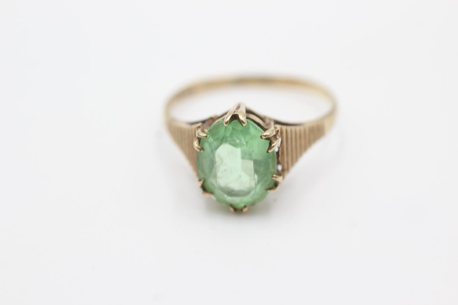 9ct gold uranium glass cocktail ring (2.2g) Size Q