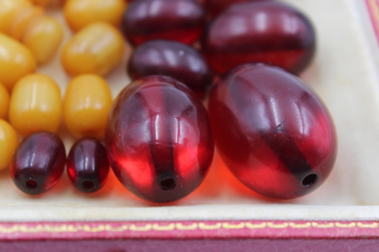 Vintage Early Plastic Loose Bakelite Beads Boxed, Including Cherry Bakelite (105g) - Image 4 of 5