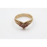 9ct gold twist framed ruby fronted ring (2.8g) Size N