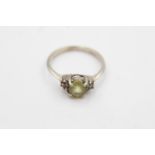 9ct gold green garnet & white sapphire cluster dress ring (1.7g) Size K