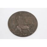 WW1 Death Plaque Named Thomas Younger (281g) Diameter - 12.5cm In antique condition Signs of age &