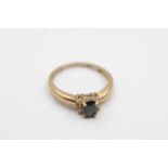 9ct gold sapphire & diamond five stone dress ring (1.9g) Size K