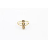 18ct gold diamond three stone stylised ring (1.6g) Size M