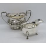 2 silver items one sugar bowl and one gravy boat. Total weight 333g