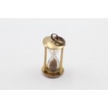 9ct gold vintage hourglass charm (1.8g)