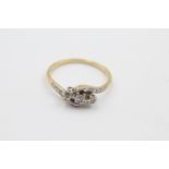 18ct gold vintage diamond trilogy twist setting ring (2.2g) Size O