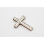 9ct gold diamond cross pendant (2.3g)