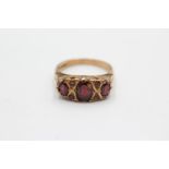 9ct gold vintage garnet gypsy setting ring (3.2g) Size N