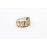 9ct gold diamond abstract ring (3.7g) Size P