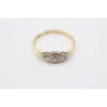 18ct gold & platinum diamond three stone ring (1.4g) Size M