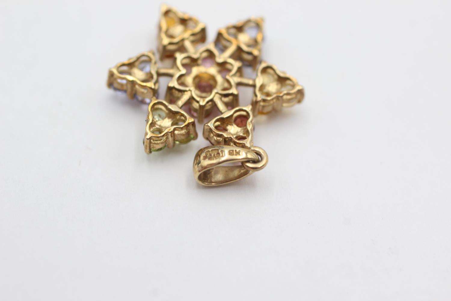 9ct gold garnet, pink tourmaline, citrine, peridot, tanzanite & iolite cluster star pendant (2.3g) - Image 5 of 5