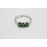 9ct white gold green gemstone fronted ring (2.2g) Size O