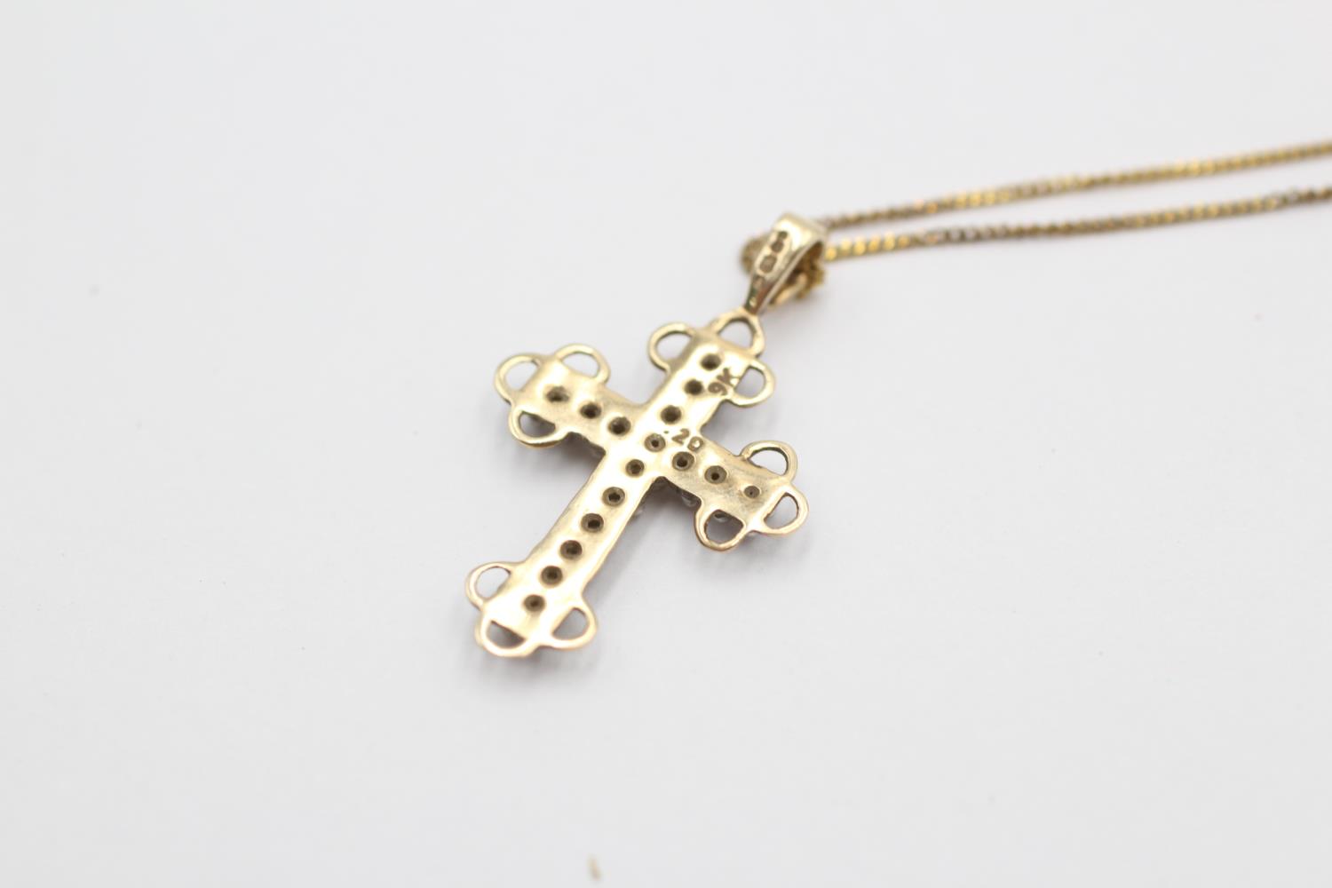 9ct gold diamond set cross pendant necklace (1.8g) - Image 3 of 4