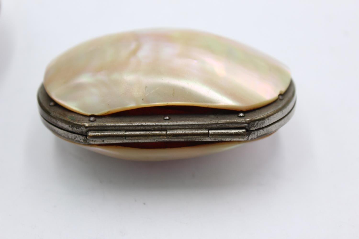 2 x Antique / Vintage Ladies MOTHER OF PEARL Shell Coin Purses / Cases In antique / vintage - Image 5 of 5