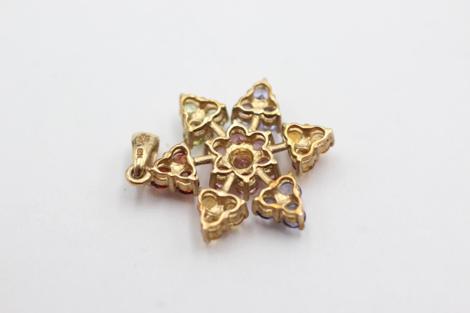 9ct gold garnet, pink tourmaline, citrine, peridot, tanzanite & iolite cluster star pendant (2.3g) - Image 4 of 5