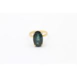 18ct gold green gemstone ring (3.9g) Size M