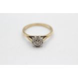 9ct gold diamond cluster ring (2g) Size N