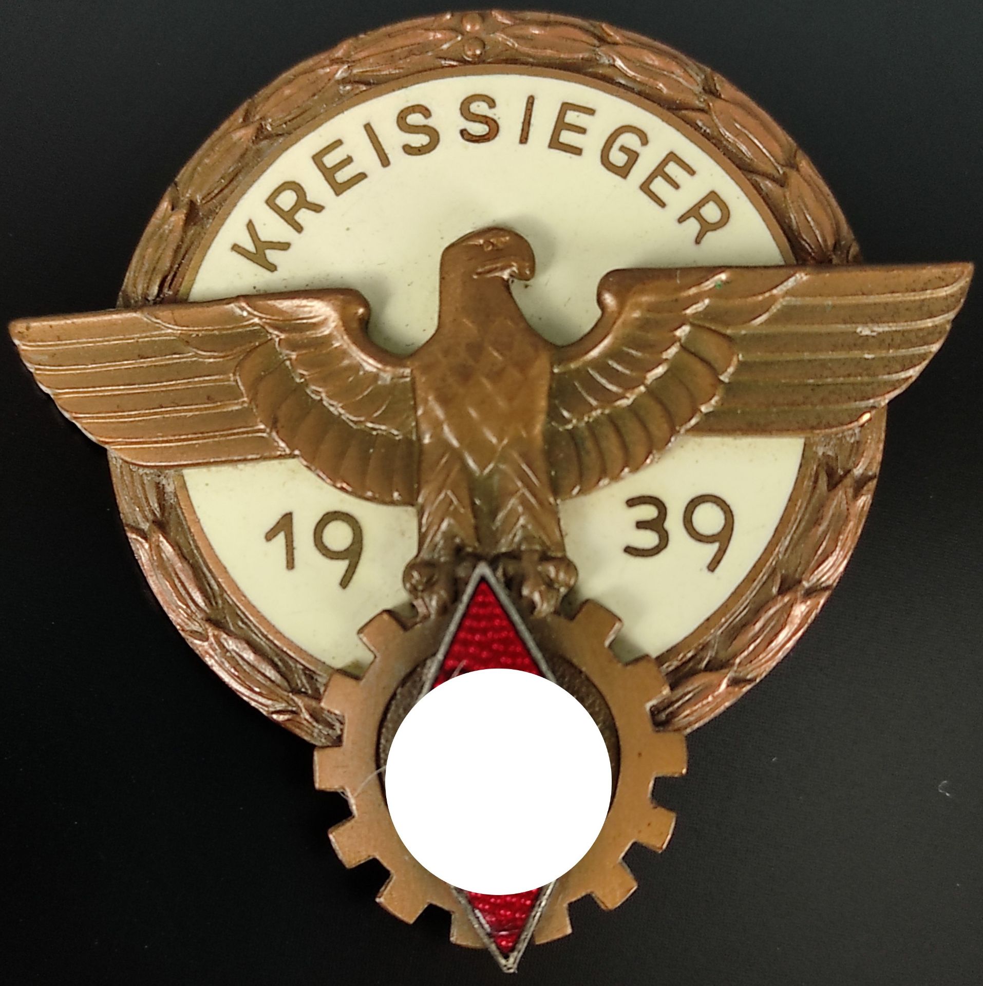 Abzeichen für Kreissieger 1939, Hersteller Ferdinand Wagner, Pforzheim, guter Zustand mit Tragespur