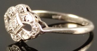 Art-Déco-Ring, besetzt mit 9 kleinen Diamanten, 585/14 Weißgold (getestet), um 1920/30, 1,67g, Ring
