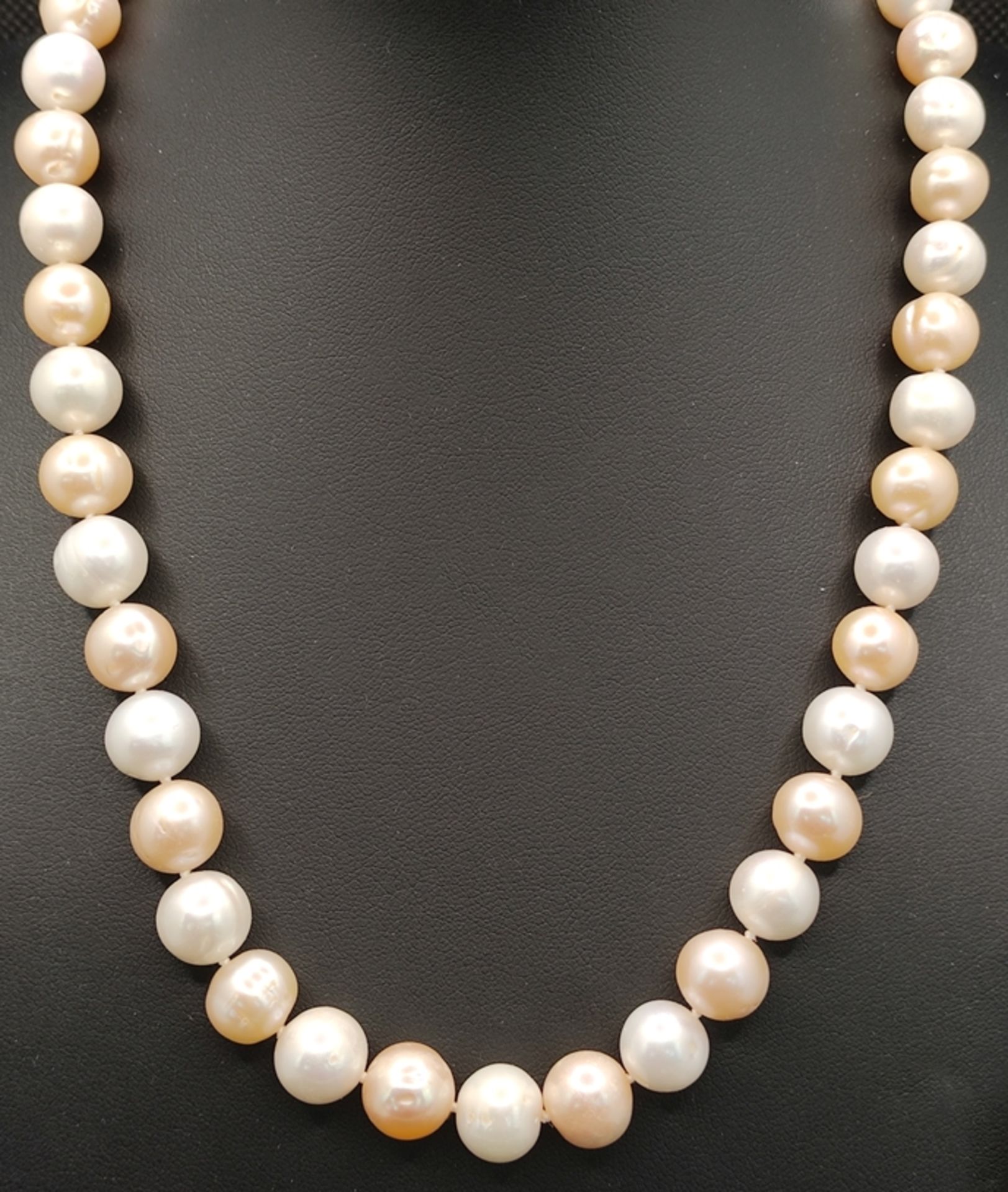Perlenkette, Zuchtperlen, weißer/rosa Lüster im Wechsel, im Perlen im Durchmesser ca. 9,7mm, Magnet - Bild 2 aus 3