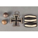 Eisernes Kreuz, II. Klasse, 1. WK, wohl des Karl Vittel, anbei Kugel, Knopf und Bandspange