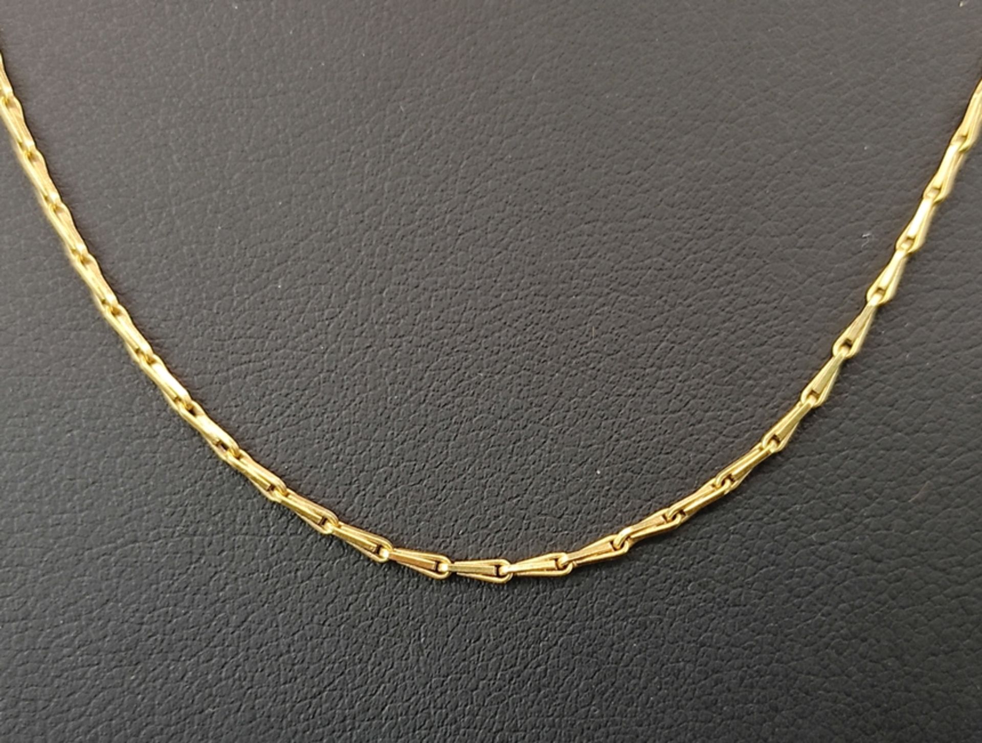 Halskette, längliche aneinander gesetzte Glieder, Ring-Verschluss, 750/18K Gelbgold, 4,37g, Länge 4