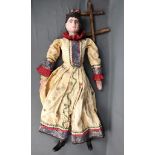 Alte Marionette, Holzgerüst mit Holzwolle gepolsterten Teilen, Cordkleid mit Silberfäden, Länge 80c