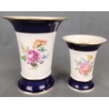 Zwei Vasen, "Streublümchen Dekor", Meissen, polychrom bemalt, kleine Tulpenvase, Goldstaffierung un