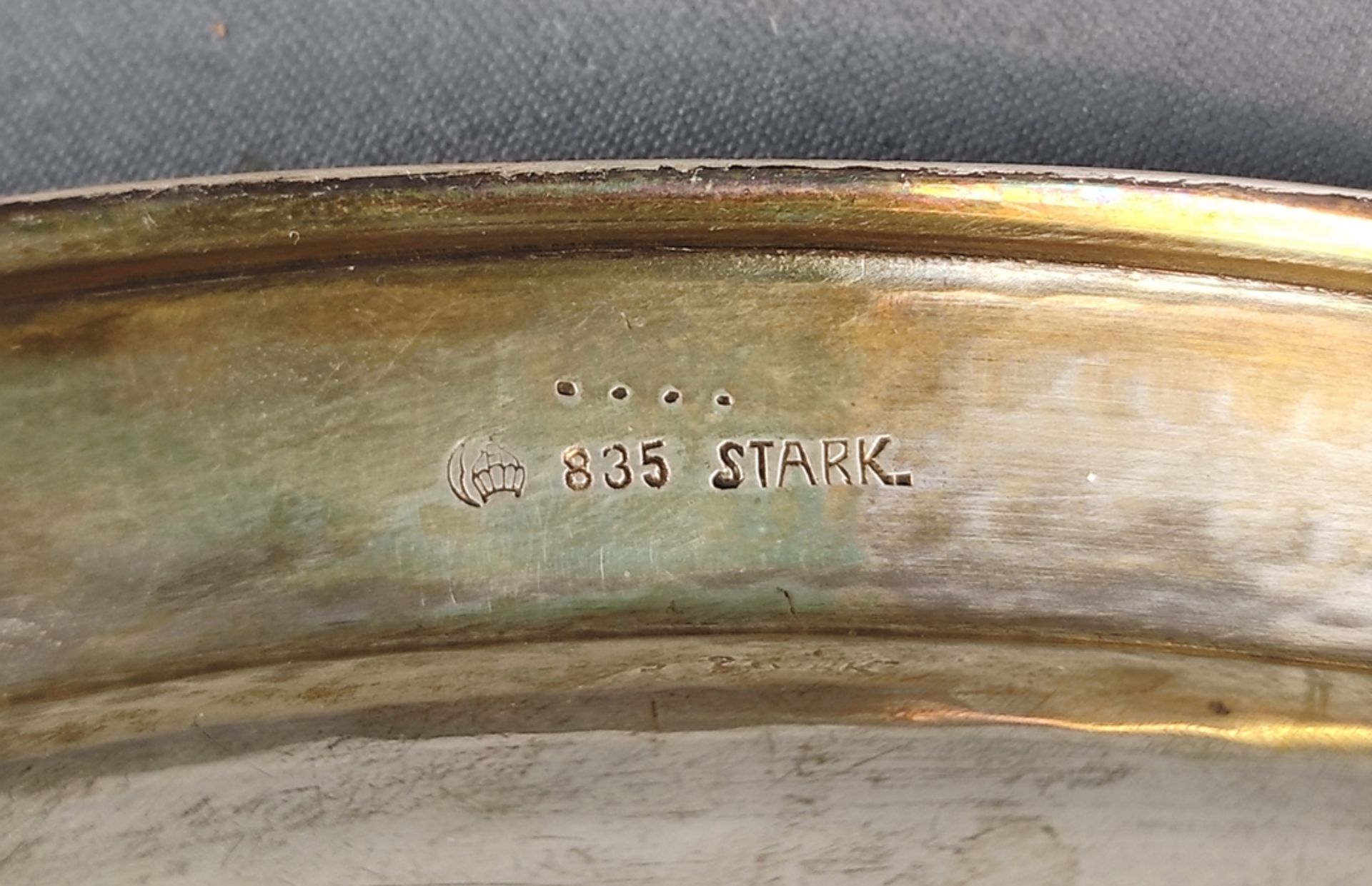 Tablett, rund, geschwungener Rand mit leichtem Hammerschlag-Dekor, Stark, Silber 835, 351g, Durchme - Bild 2 aus 2