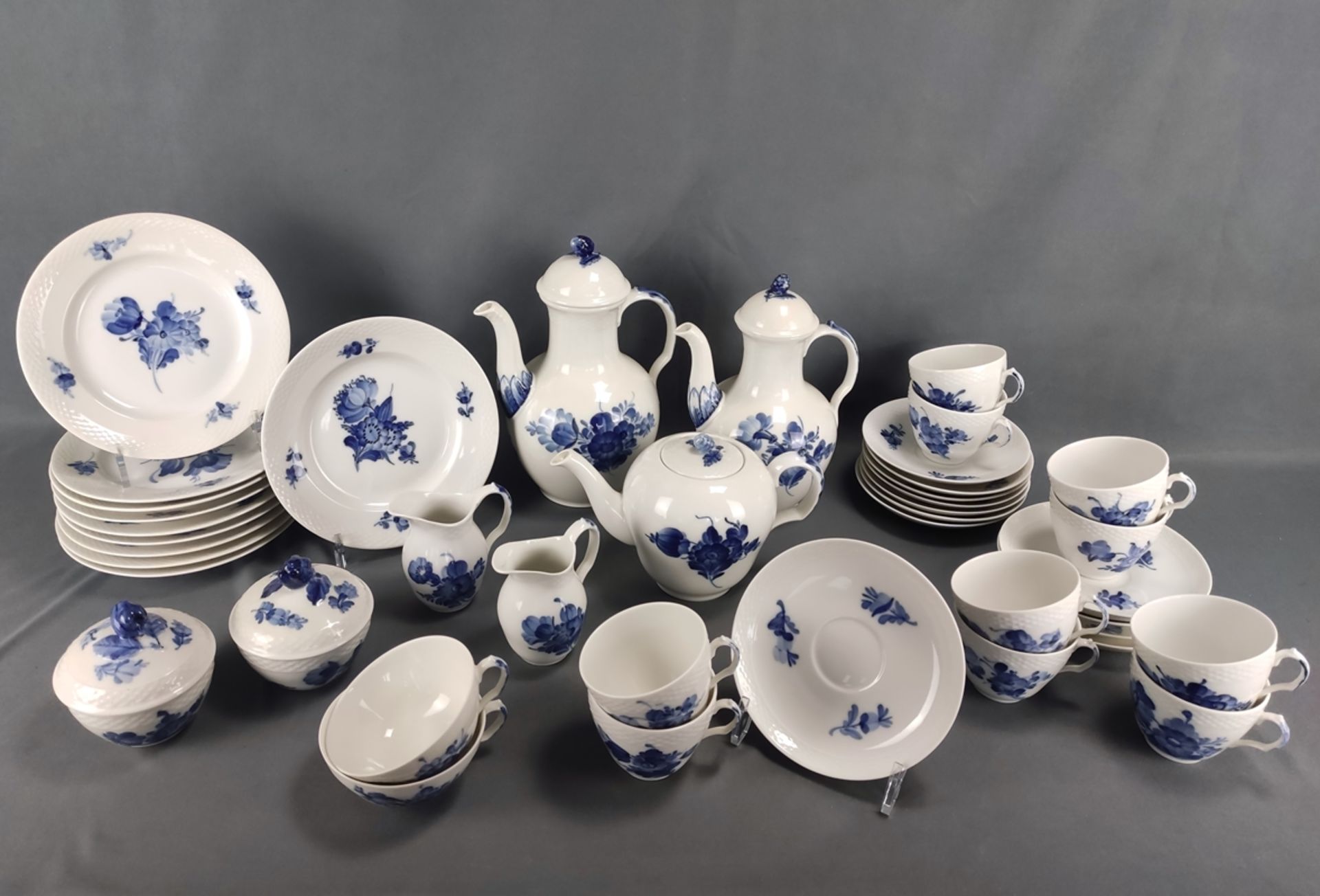 Kaffeeservice, Royal Copenhagen, Dekor "Blaue Blume", 39-teilig, für 8 Personen, bestehend aus 8 Ge - Bild 2 aus 5