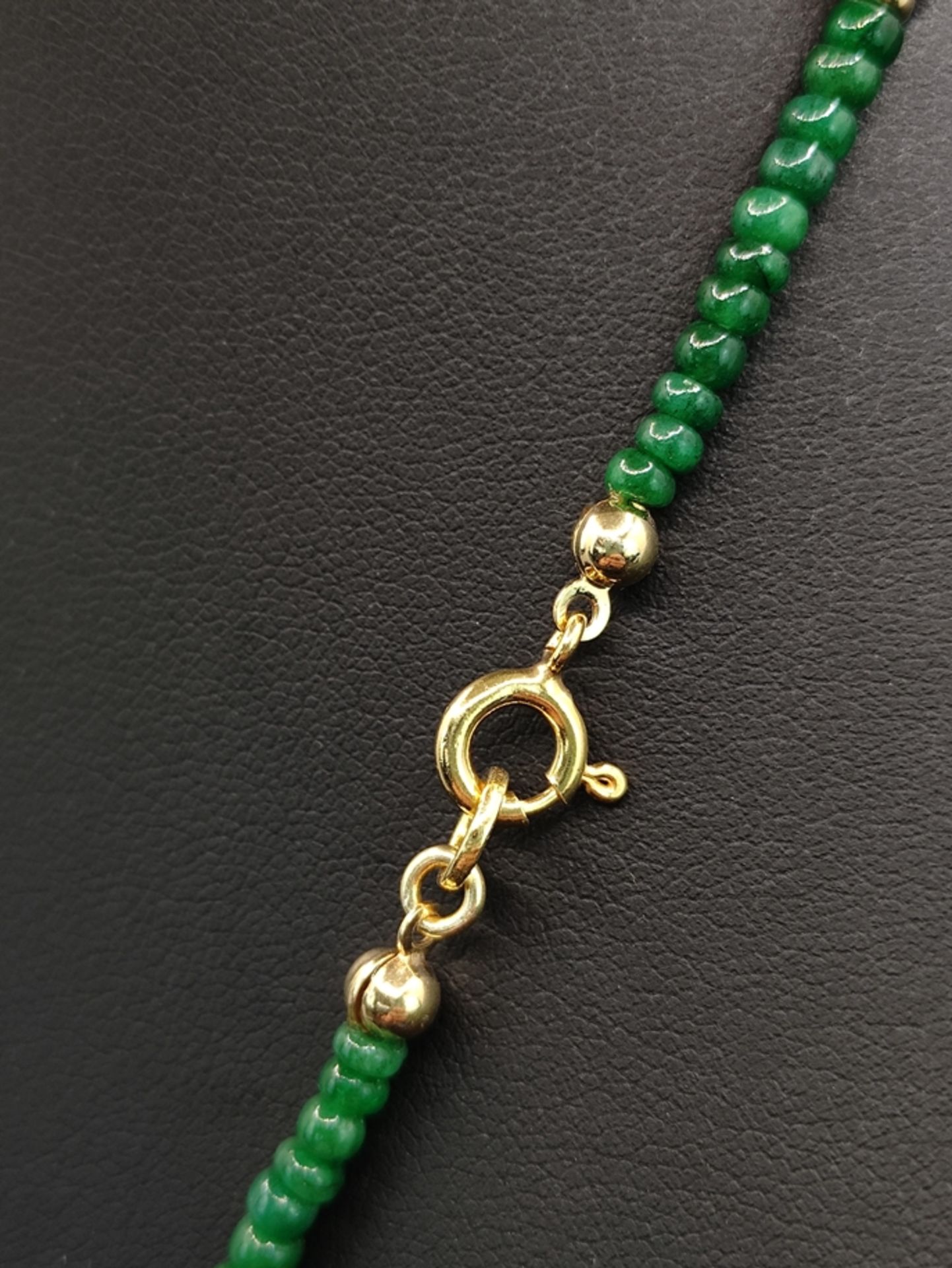 Smaragd-Akoya-Perlenkette, polierte Smaragd-Rondelle im leichten Verlauf der Größe nach angeordnet, - Bild 3 aus 3