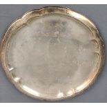 Tablett, rund, geschwungener Rand mit leichtem Hammerschlag-Dekor, Stark, Silber 835, 351g, Durchme