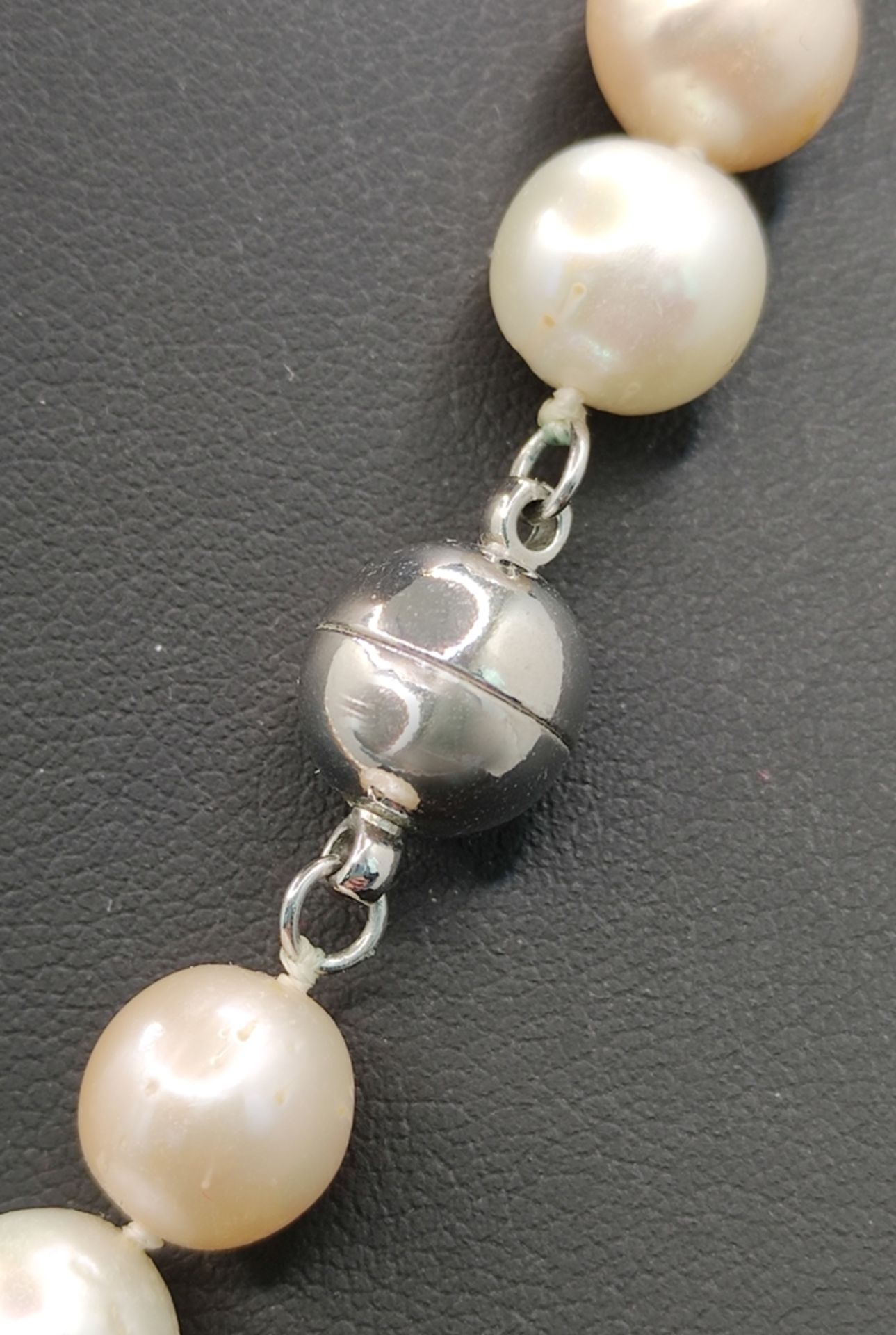 Perlenkette, Zuchtperlen, weißer/rosa Lüster im Wechsel, im Perlen im Durchmesser ca. 9,7mm, Magnet - Bild 3 aus 3