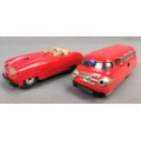 Zwei Schuco Varianto Autos, "Feuerwehrbus 3047", Länge 10,5 cm und "Varianto Cabriolet 3045", Länge