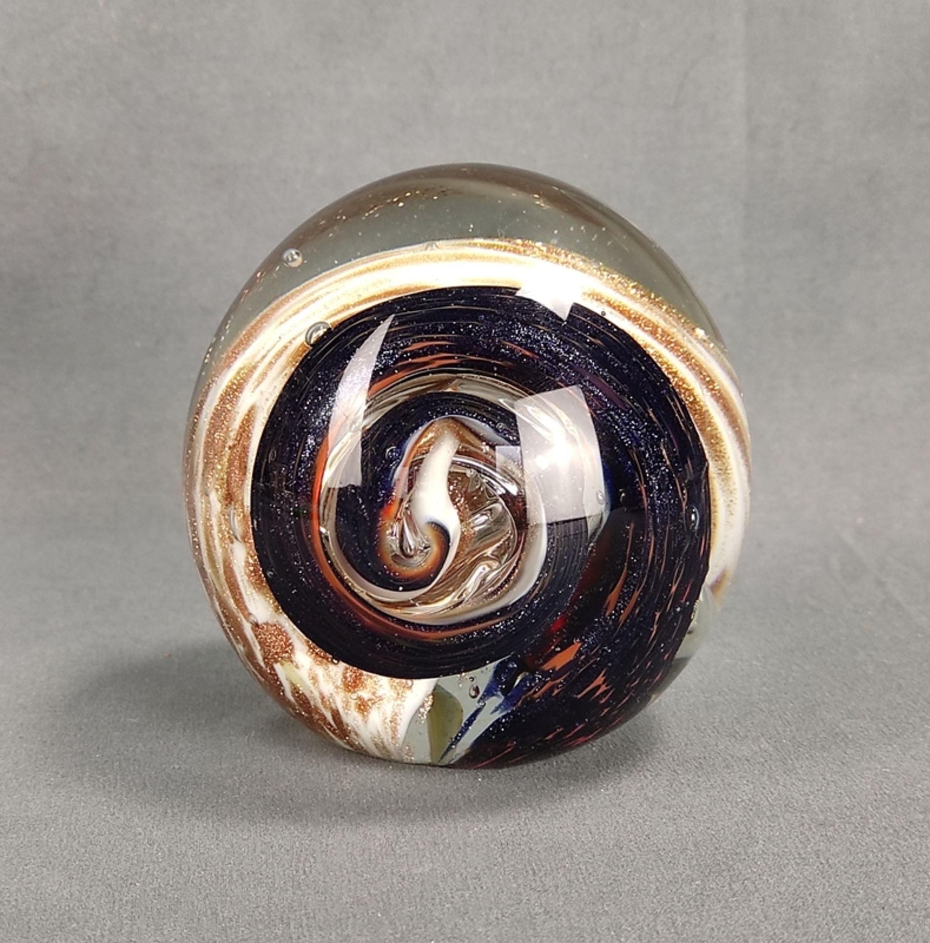 Briefbeschwerer, Paperweight, farbige Einschmelzungen mit Glitzer, Murano, Italien, Durchmesser ca.