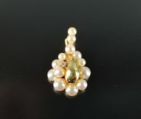 Perlen-Anhänger, besetzt mit kleinem Brillanten (getestet) und 13 verschieden großen Perlen, größte