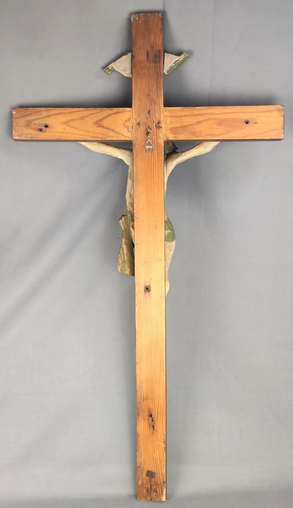 Christus Kreuz, 3-Nageltypus, an Kreuz mit Aufschrift "INRI", polychrom gefasstes Holz, 20. Jahrhun - Bild 3 aus 3