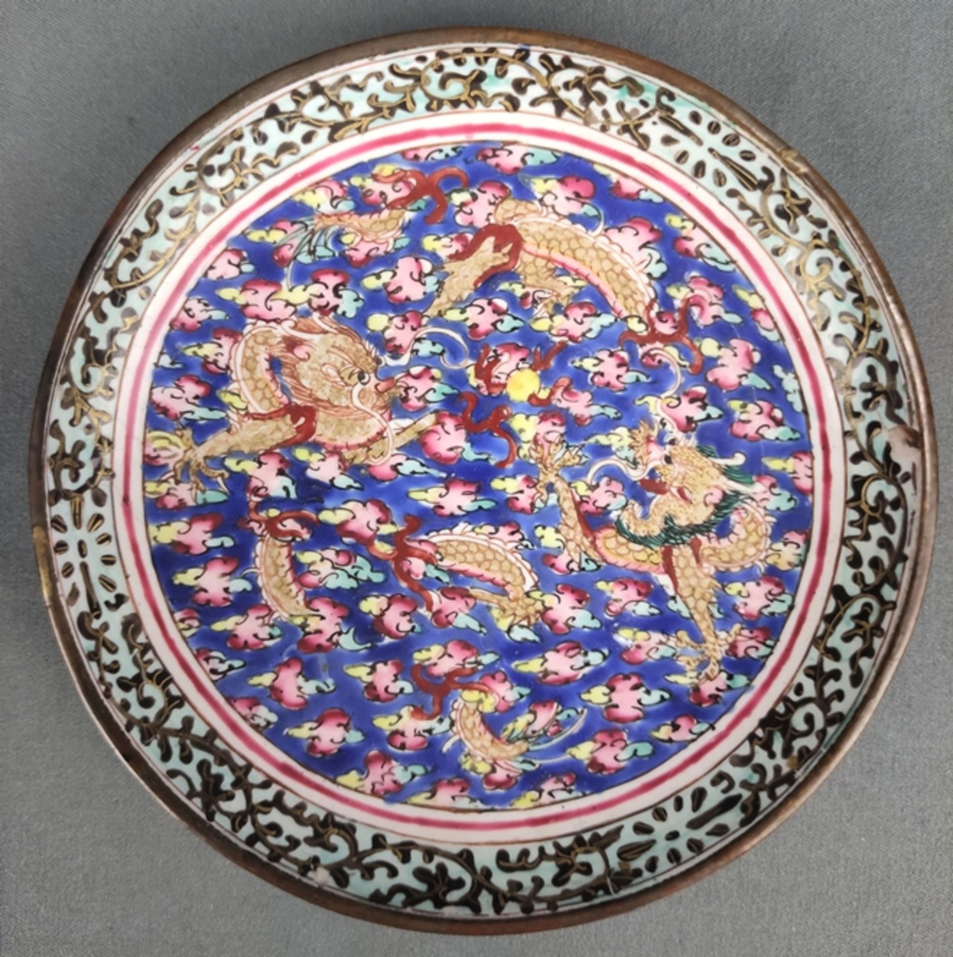 Tasse mit Untertasse, Emaille, aufwendig dekoriert mit Drachen, partiell vergoldet, feinste Bemalun - Bild 3 aus 4