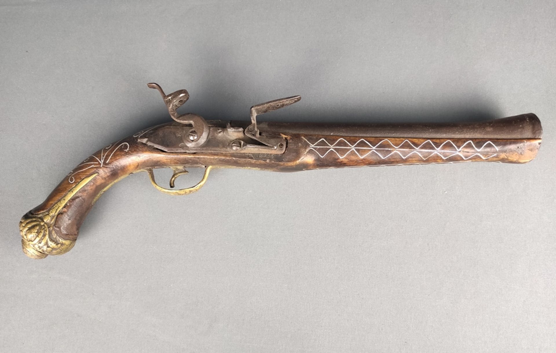 Flintlock pistol, round barrel, wooden stock with brass inlays in relief, cap, trigger and trigger 