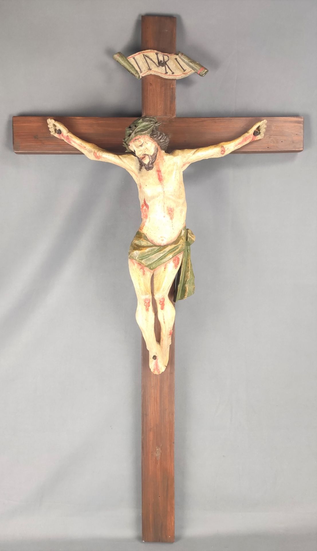 Christus Kreuz, 3-Nageltypus, an Kreuz mit Aufschrift "INRI", polychrom gefasstes Holz, 20. Jahrhun